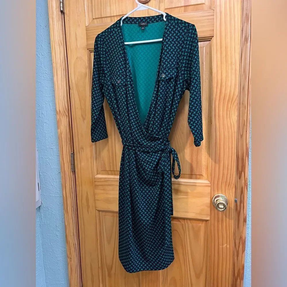 Talbots size 1X petite gorgeous green and navy print wrap dress